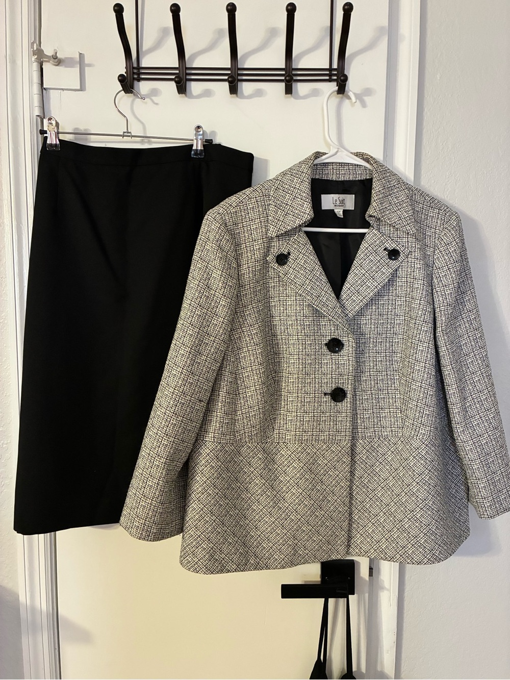 Le Suit Black Tailored Pencil Skirt & Matching Jacket Set